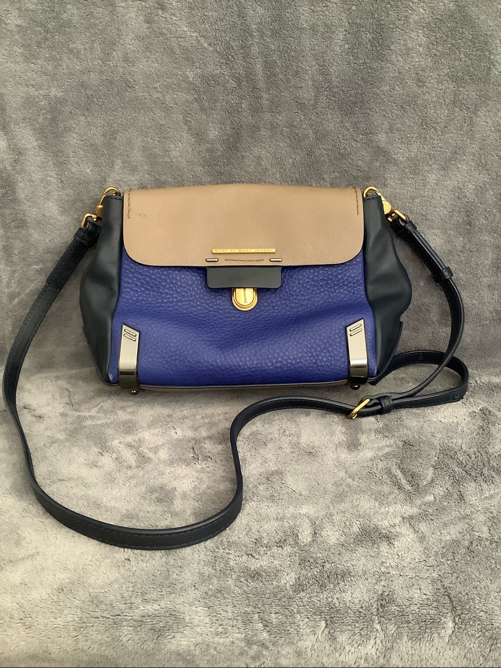 Marc by Marc Jacobs blue and cream colorblock purse - Picture 1 of 12